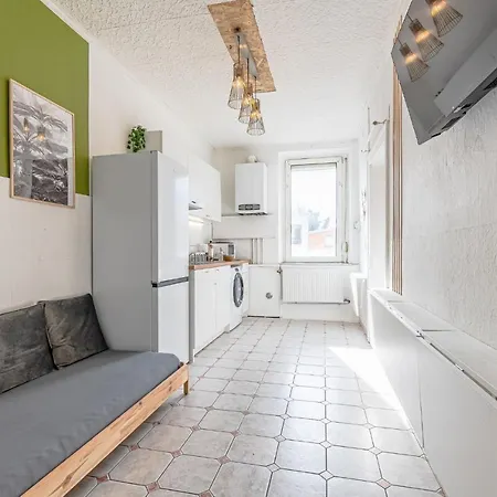 3 Appts - 3 A 7 Lits - Parfait 6 A 10 Pers - Max 29 Pers - 1 Immeuble - Convivialite, Rentabilite ------ - 3 Apts - 3 To 7 Beds - Ideal For 6 To 10 Guests - Up To 29 - Same Building -- Cattenom Appartement