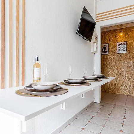 3 Appts - 3 A 7 Lits - Parfait 6 A 10 Pers - Max 29 Pers - 1 Immeuble - Convivialite, Rentabilite ------ - 3 Apts - 3 To 7 Beds - Ideal For 6 To 10 Guests - Up To 29 - Same Building -- Cattenom