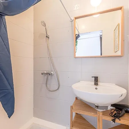 3 Appts - 3 A 7 Lits - Parfait 6 A 10 Pers - Max 29 Pers - 1 Immeuble - Convivialite, Rentabilite ------ - 3 Apts - 3 To 7 Beds - Ideal For 6 To 10 Guests - Up To 29 - Same Building -- Cattenom Appartement