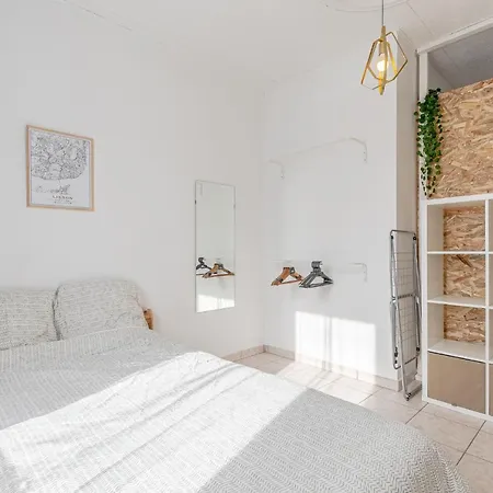 3 Appts - 3 A 7 Lits - Parfait 6 A 10 Pers - Max 29 Pers - 1 Immeuble - Convivialite, Rentabilite ------ - 3 Apts - 3 To 7 Beds - Ideal For 6 To 10 Guests - Up To 29 - Same Building -- Cattenom Appartement