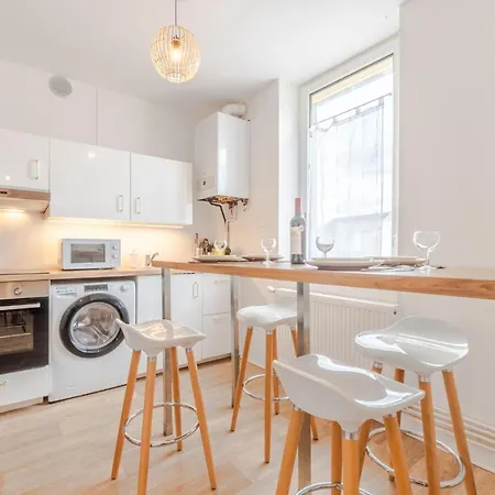 3 Appts - 3 A 7 Lits - Parfait 6 A 10 Pers - Max 29 Pers - 1 Immeuble - Convivialite, Rentabilite ------ - 3 Apts - 3 To 7 Beds - Ideal For 6 To 10 Guests - Up To 29 - Same Building -- Cattenom * Hettange-Grande