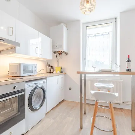 3 Appts - 3 A 7 Lits - Parfait 6 A 10 Pers - Max 29 Pers - 1 Immeuble - Convivialite, Rentabilite ------ - 3 Apts - 3 To 7 Beds - Ideal For 6 To 10 Guests - Up To 29 - Same Building -- Cattenom * Hettange-Grande