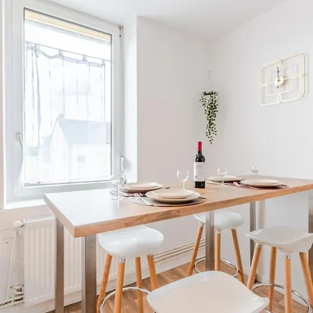 3 Appts - 3 A 7 Lits - Parfait 6 A 10 Pers - Max 29 Pers - 1 Immeuble - Convivialite, Rentabilite ------ - 3 Apts - 3 To 7 Beds - Ideal For 6 To 10 Guests - Up To 29 - Same Building -- Cattenom Appartement
