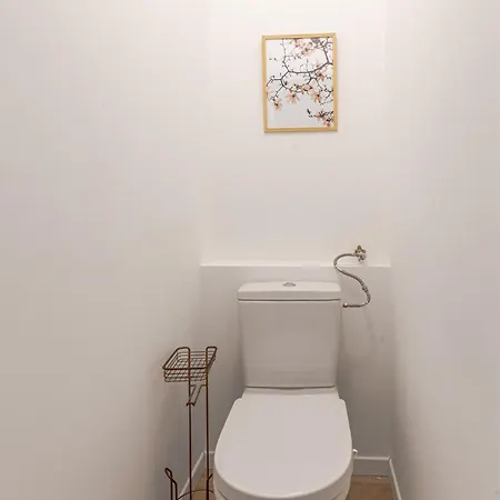 3 Appts - 3 A 7 Lits - Parfait 6 A 10 Pers - Max 29 Pers - 1 Immeuble - Convivialite, Rentabilite ------ - 3 Apts - 3 To 7 Beds - Ideal For 6 To 10 Guests - Up To 29 - Same Building -- Cattenom Appartement