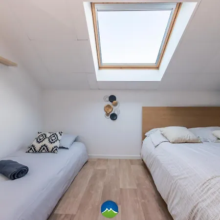3 Appts - 3 A 7 Lits - Parfait 6 A 10 Pers - Max 29 Pers - 1 Immeuble - Convivialite, Rentabilite ------ - 3 Apts - 3 To 7 Beds - Ideal For 6 To 10 Guests - Up To 29 - Same Building -- Cattenom