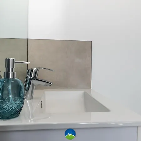 3 Appts - 3 A 7 Lits - Parfait 6 A 10 Pers - Max 29 Pers - 1 Immeuble - Convivialite, Rentabilite ------ - 3 Apts - 3 To 7 Beds - Ideal For 6 To 10 Guests - Up To 29 - Same Building -- Cattenom * Hettange-Grande