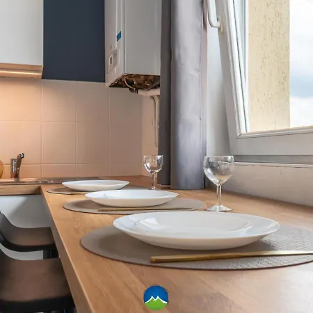 3 Appts - 3 A 7 Lits - Parfait 6 A 10 Pers - Max 29 Pers - 1 Immeuble - Convivialite, Rentabilite ------ - 3 Apts - 3 To 7 Beds - Ideal For 6 To 10 Guests - Up To 29 - Same Building -- Cattenom