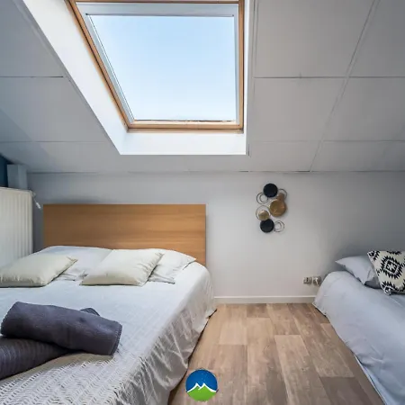 3 Appts - 3 A 7 Lits - Parfait 6 A 10 Pers - Max 29 Pers - 1 Immeuble - Convivialite, Rentabilite ------ - 3 Apts - 3 To 7 Beds - Ideal For 6 To 10 Guests - Up To 29 - Same Building -- Cattenom Appartement