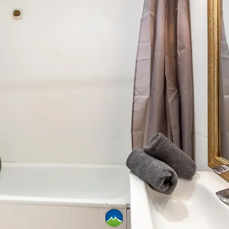 Appartement 3 Appts - 3 A 7 Lits - Parfait 6 A 10 Pers - Max 29 Pers - 1 Immeuble - Convivialite, Rentabilite ------ - 3 Apts - 3 To 7 Beds - Ideal For 6 To 10 Guests - Up To 29 - Same Building -- Cattenom Hettange-Grande