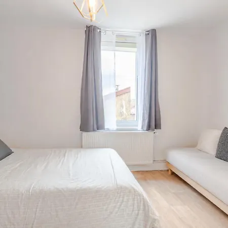 New Cattenom - For Teams & Families - 4 To 7 Beds, 3-min Parking